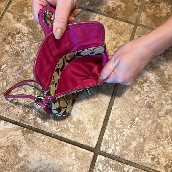 Coach wristlet - Picture 3 of 9